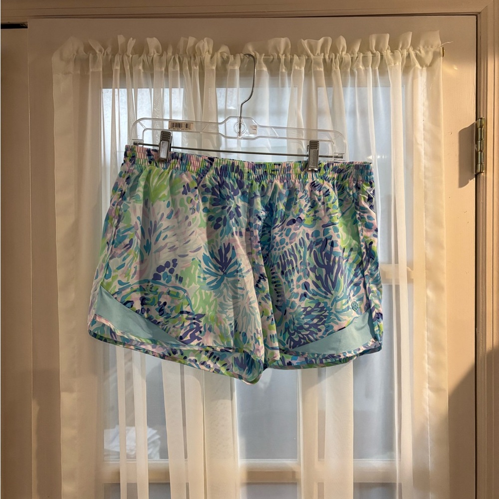 Lilly Pulitzer Activewear Shorts Size Large